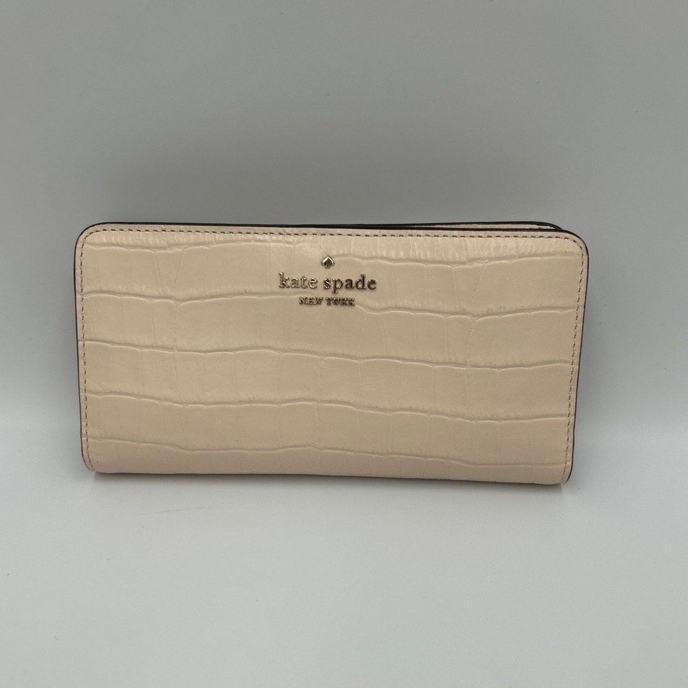 Kate Spade New York Staci Croc Embossed Slim‎ Bifold Wallet Beige WLR00508